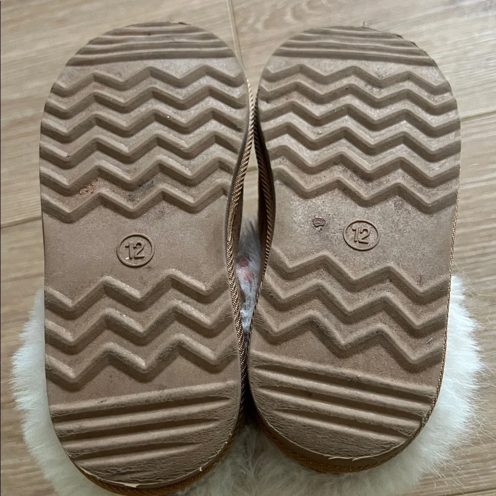 Cat & Jack toddler/ little kid slippers